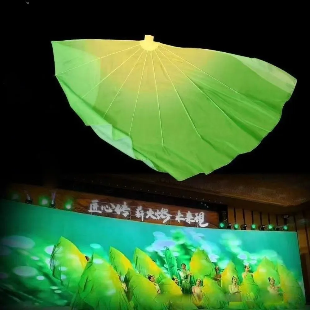 Abanico de danza Yangko degradado con diseño espina de pescado - imagen 3