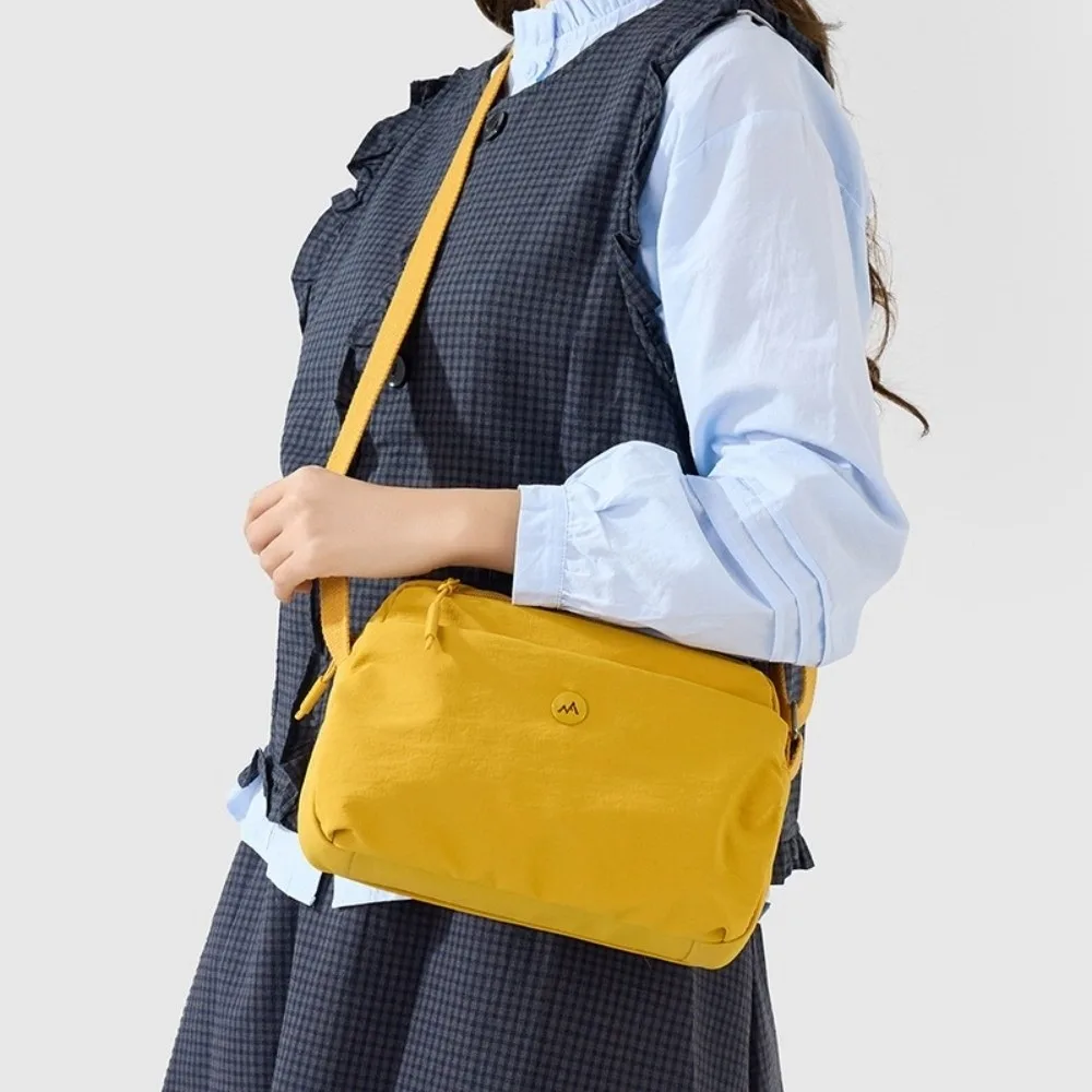 Bolso bandolera ligero con correa larga y múltiples bolsillos - imagen 3