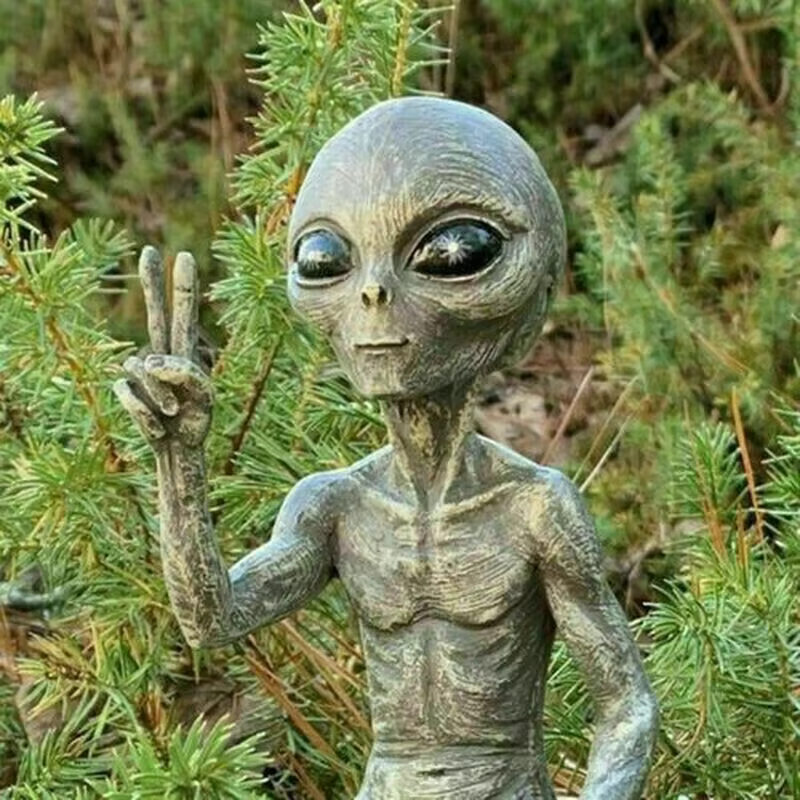 Decoración de jardín con figura extraterrestre – Resina resistente para exterior - imagen 3