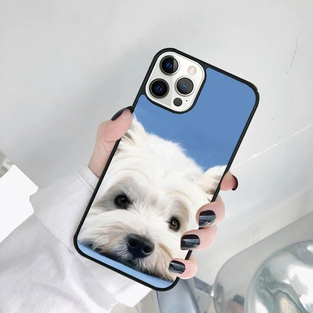Funda Westie colocada en un iPhone, vista trasera