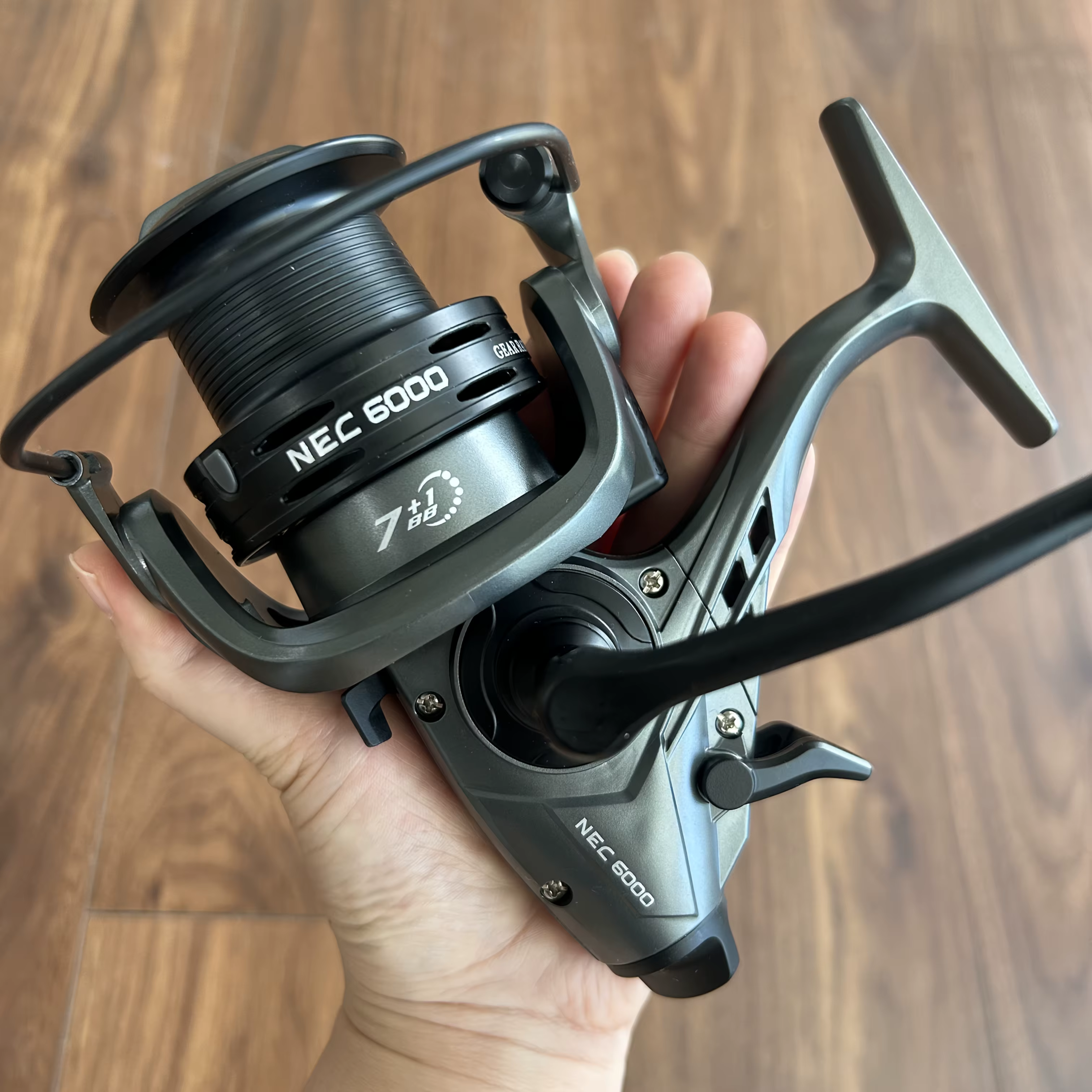 Carrete Giratorio BAKAWA – Potente y ligero para spinning en agua salada - imagen 4