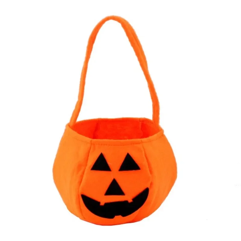 Bolsa de Halloween usada como accesorio infantil