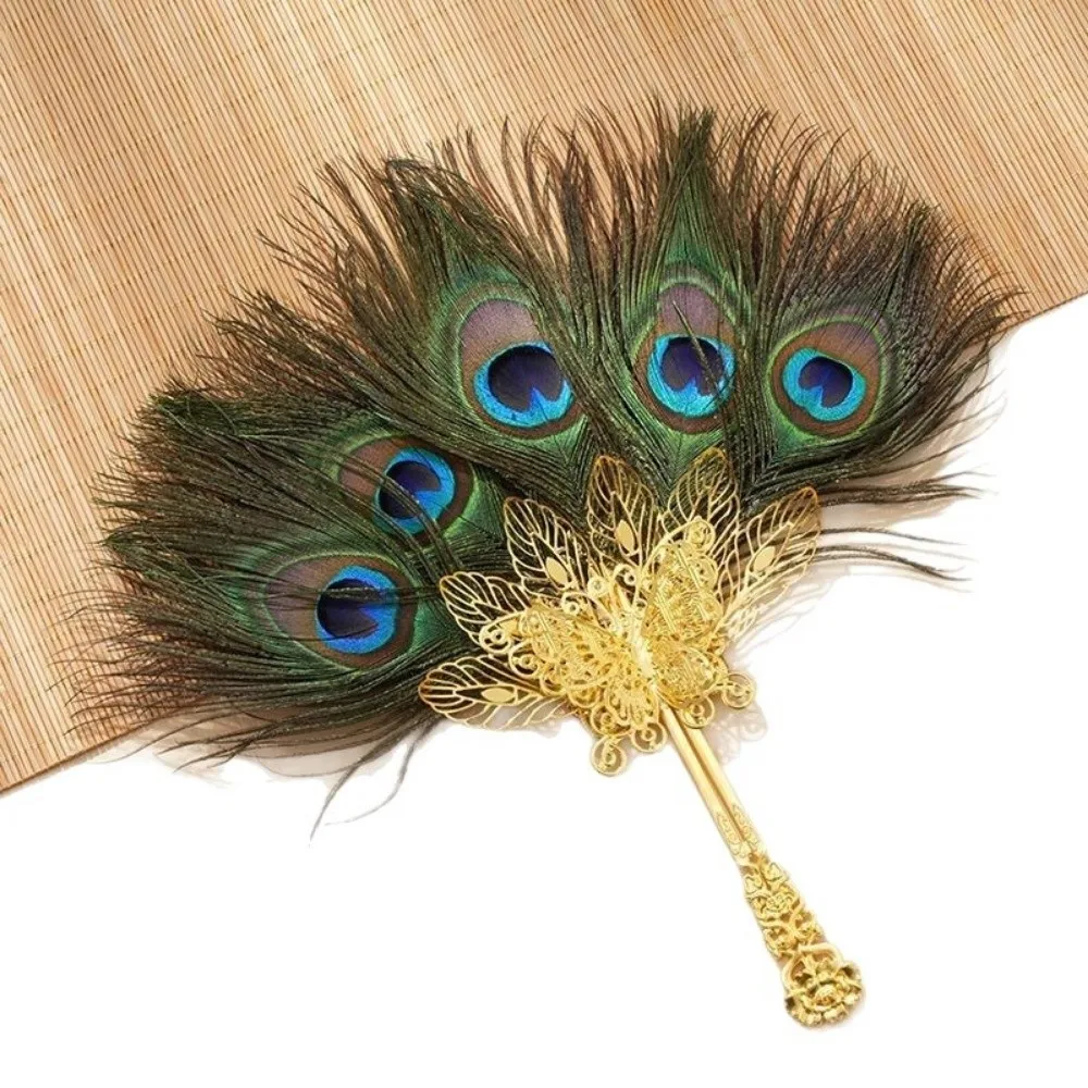 Abanico plegable artesanal de plumas con borlas – colorido de mano - imagen 5