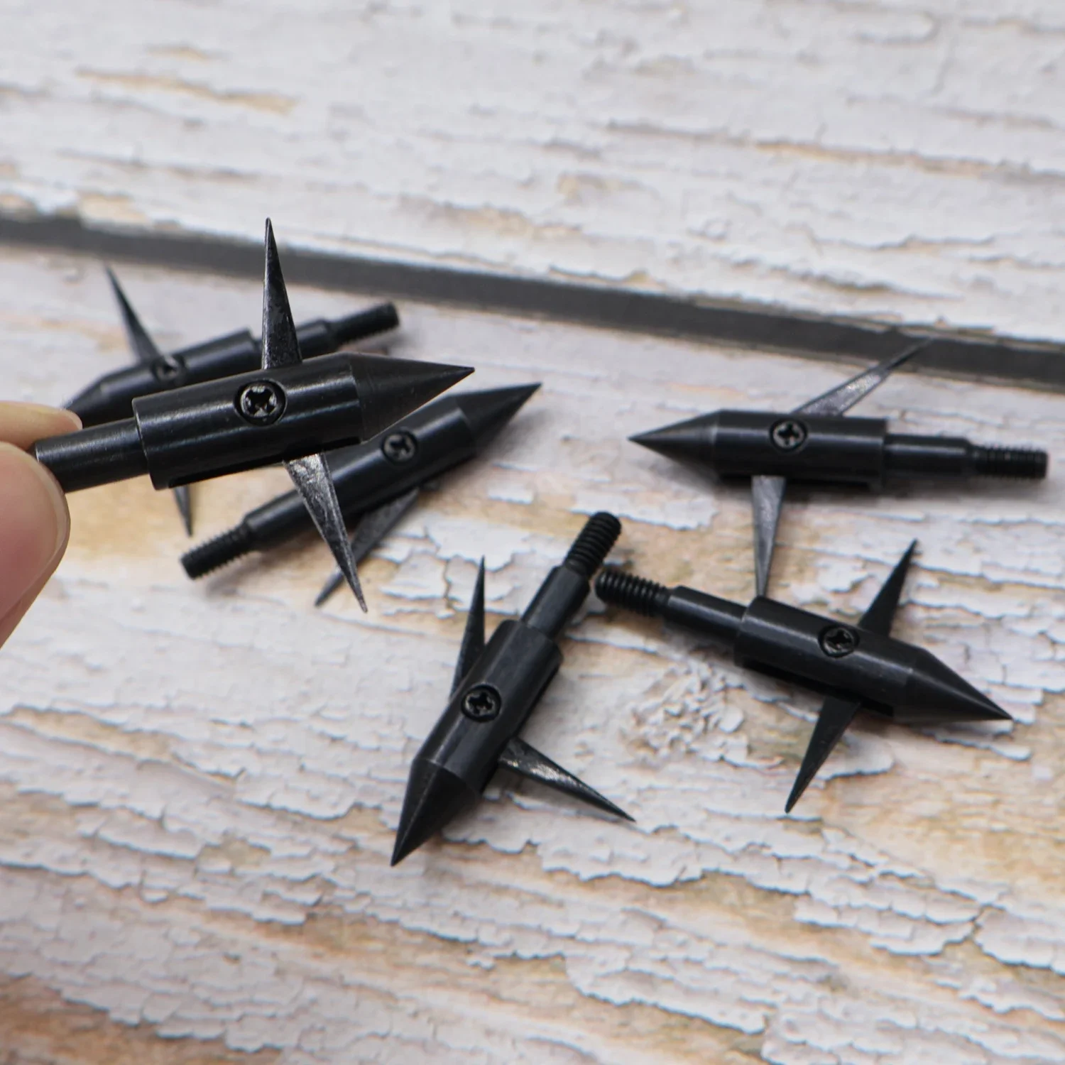 Punta de caza de metal negro con doble cuchilla afilada y púas - imagen 3