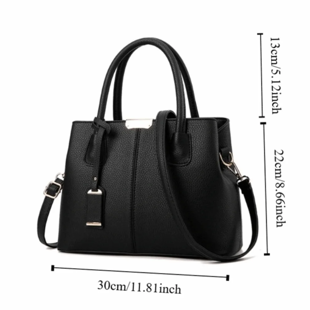 Bolso estilo minimalista en tonos neutros