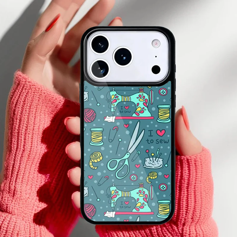 Funda puesta en un iPhone mostrando compatibilidad con carga inalámbrica