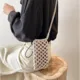 Bandolera ganchillo para móvil con diseño calado y cierre seguro