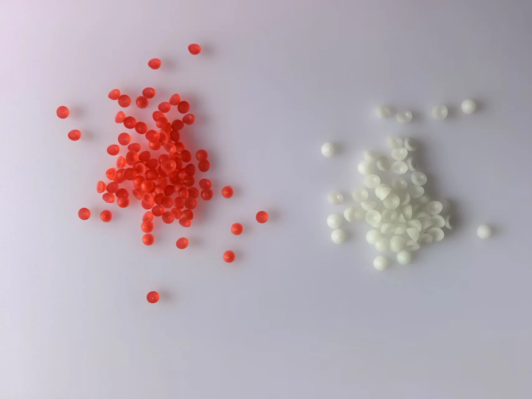 Faldas de pesca rojas y blancas para spinnerbaits