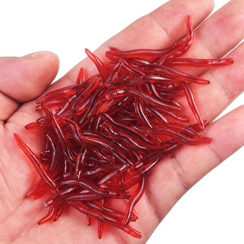Señuelos suaves de gusano rojo con olor a camarón en su envase