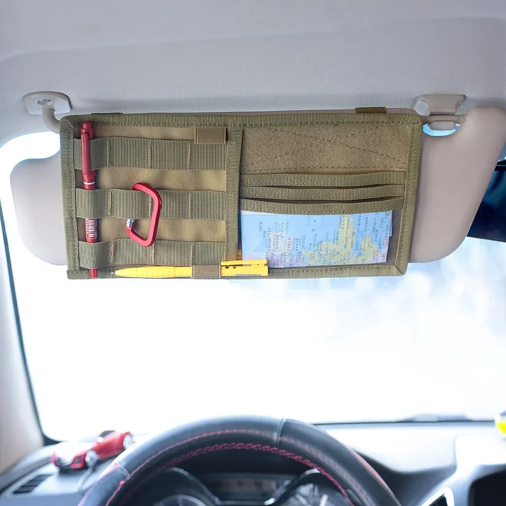 Bolsa de almacenamiento para visera de coche en uso