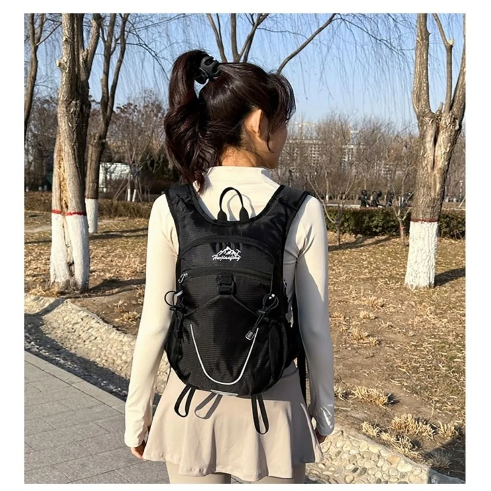Mochila ultraligera impermeable para senderismo y running - imagen 3