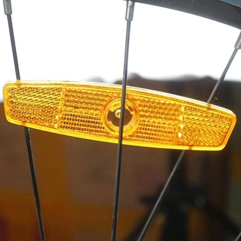 Los cuatro reflectores del pack alineados