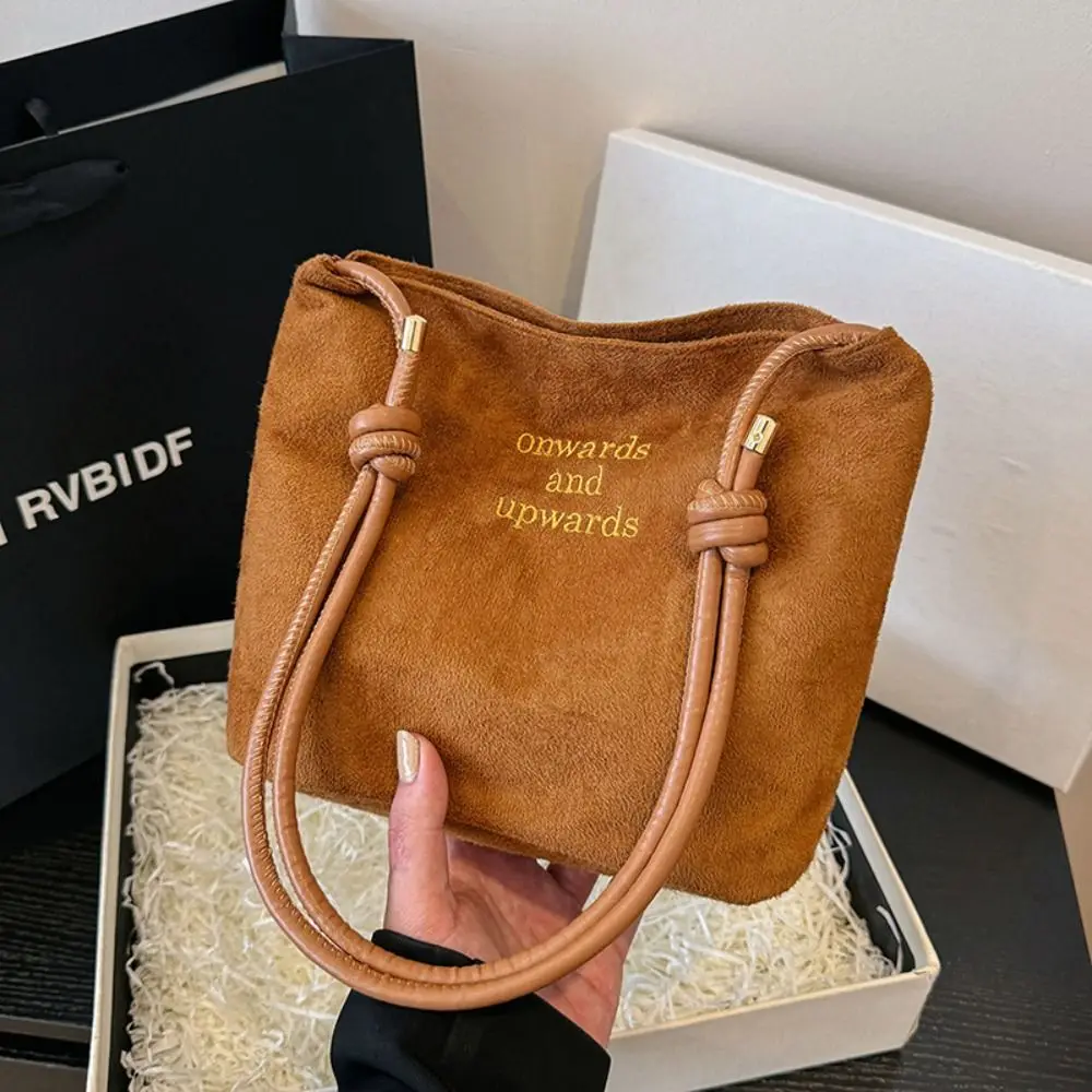 Bolso bandolera de gamuza con hebilla de cuerda y correas ajustables - imagen 2