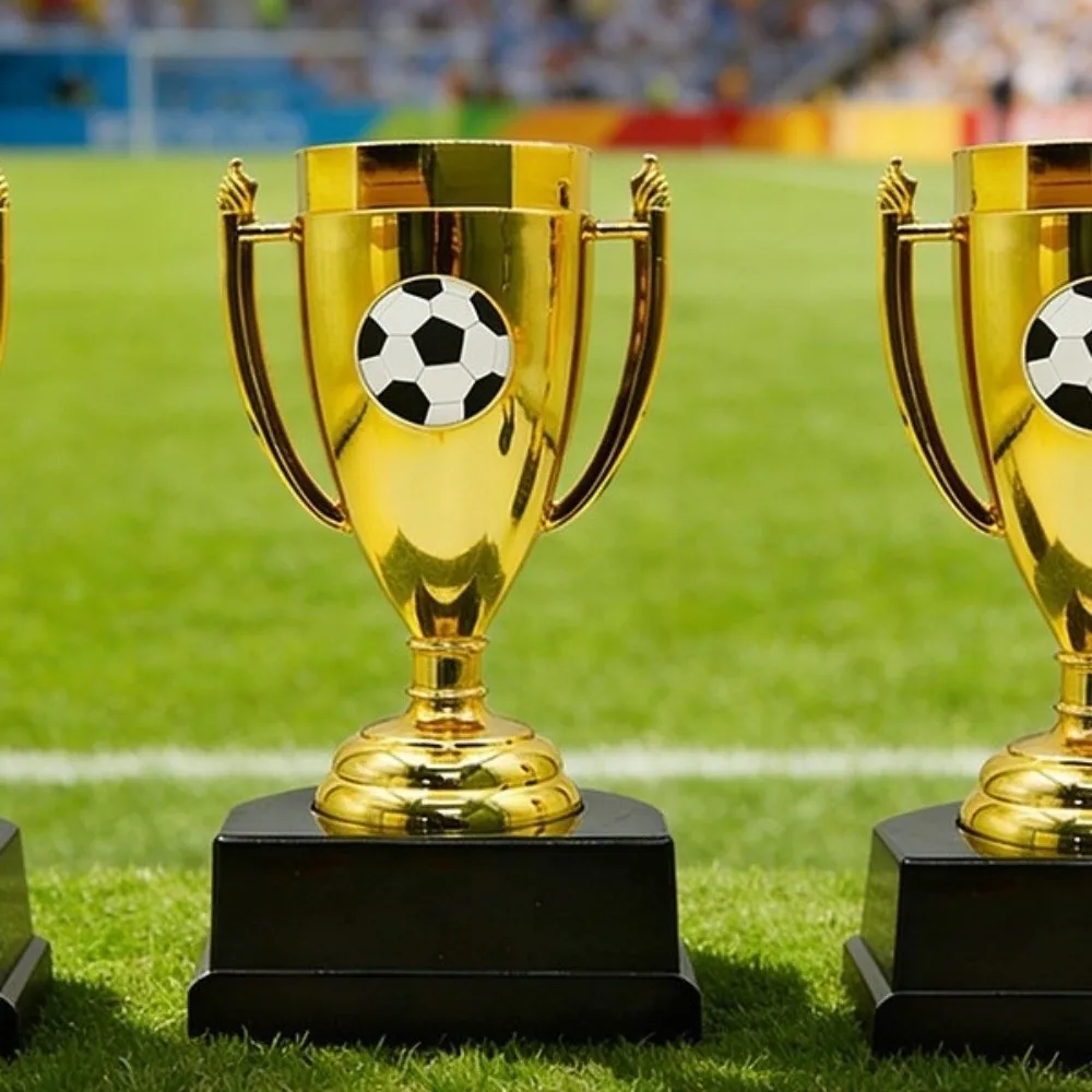 Trofeo de fútbol dorado gran tamaño de plástico para premio - imagen 4