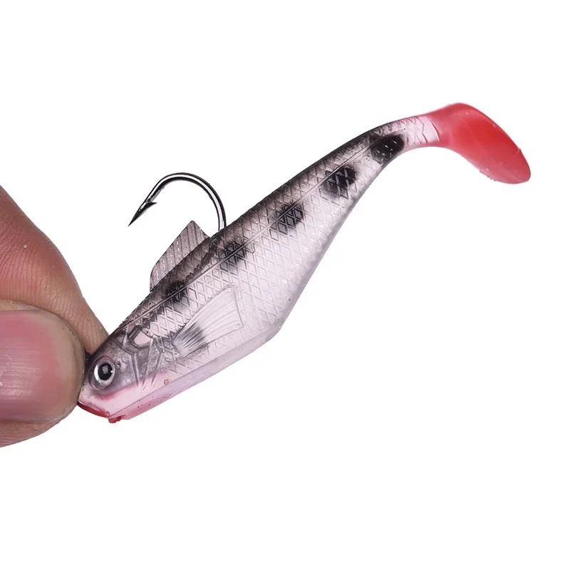 Imagen del señuelo montado sobre un jig head listo para pescar