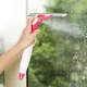 Cepillo de limpieza con rociador para ventanas y cristales - imagen 2