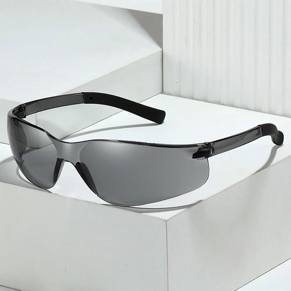Lentes transparentes con efecto envolvente