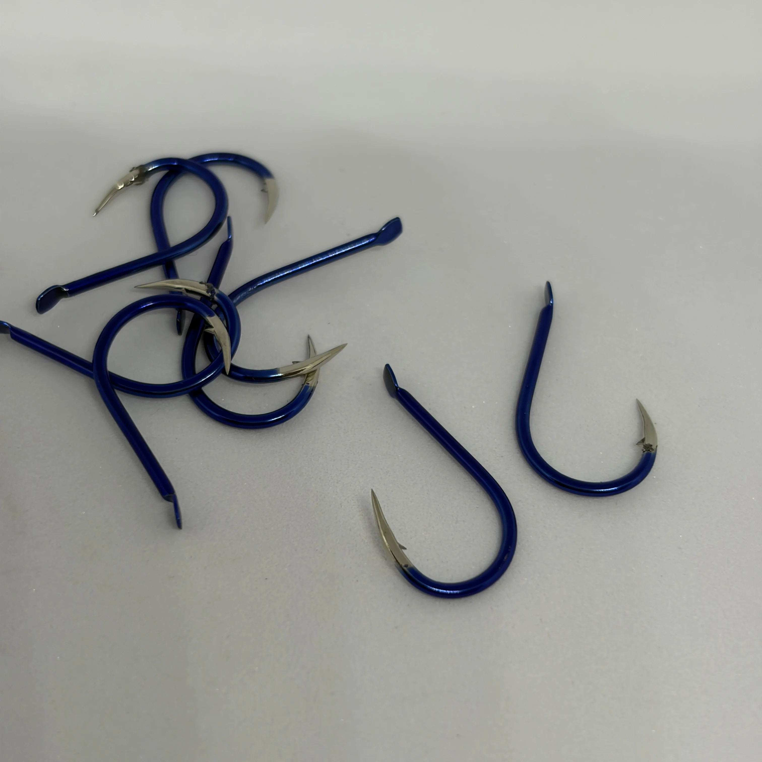 Anzuelos Kago Azules con Barba de Acero Alto Carbono para Carpa - imagen 3