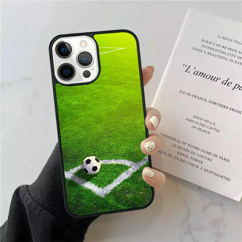 Vista frontal de la funda con el diseño de campo de fútbol