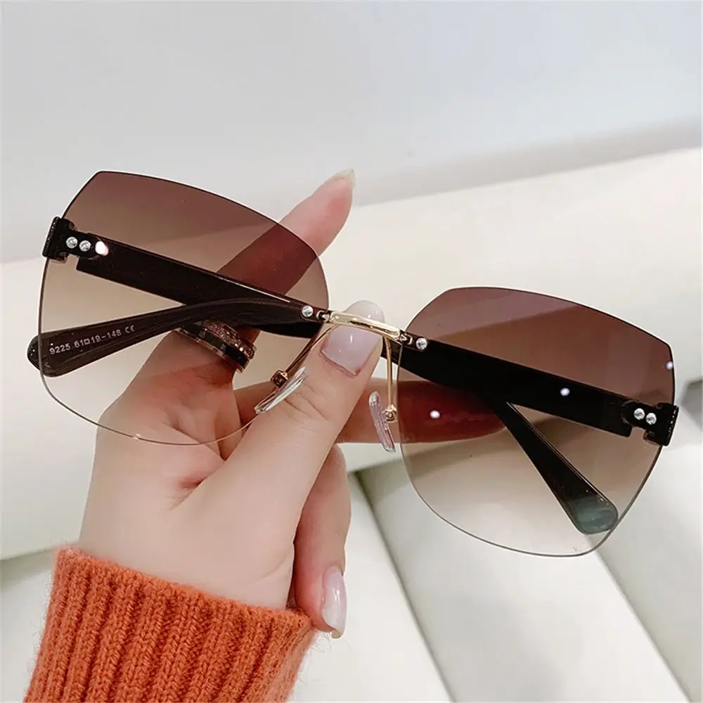 Gafas de sol vintage sin montura ahumadas para mujer - imagen 4
