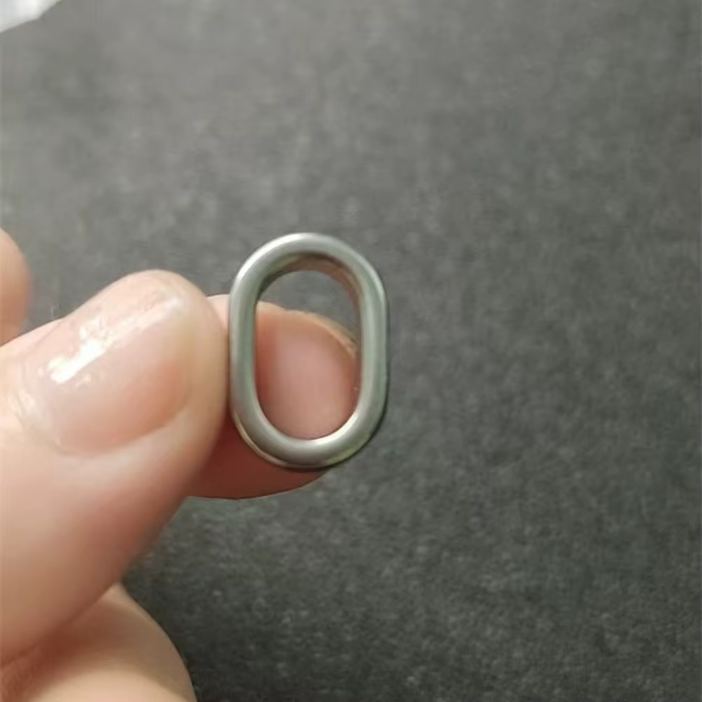 Hebilla titanio gris para llavero EDC, herramienta de exterior - imagen 3