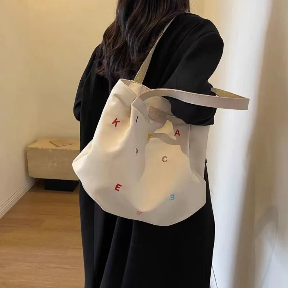 Bolso lona bordado letras grandes de hombro ligero