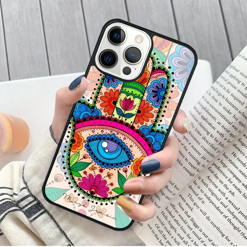 Funda Hamsa Krajews instalada en iPhone