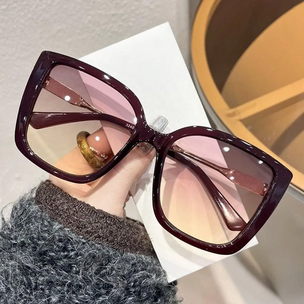 Gafas de sol cuadradas florales para mujer con lentes morado degradado - imagen 2