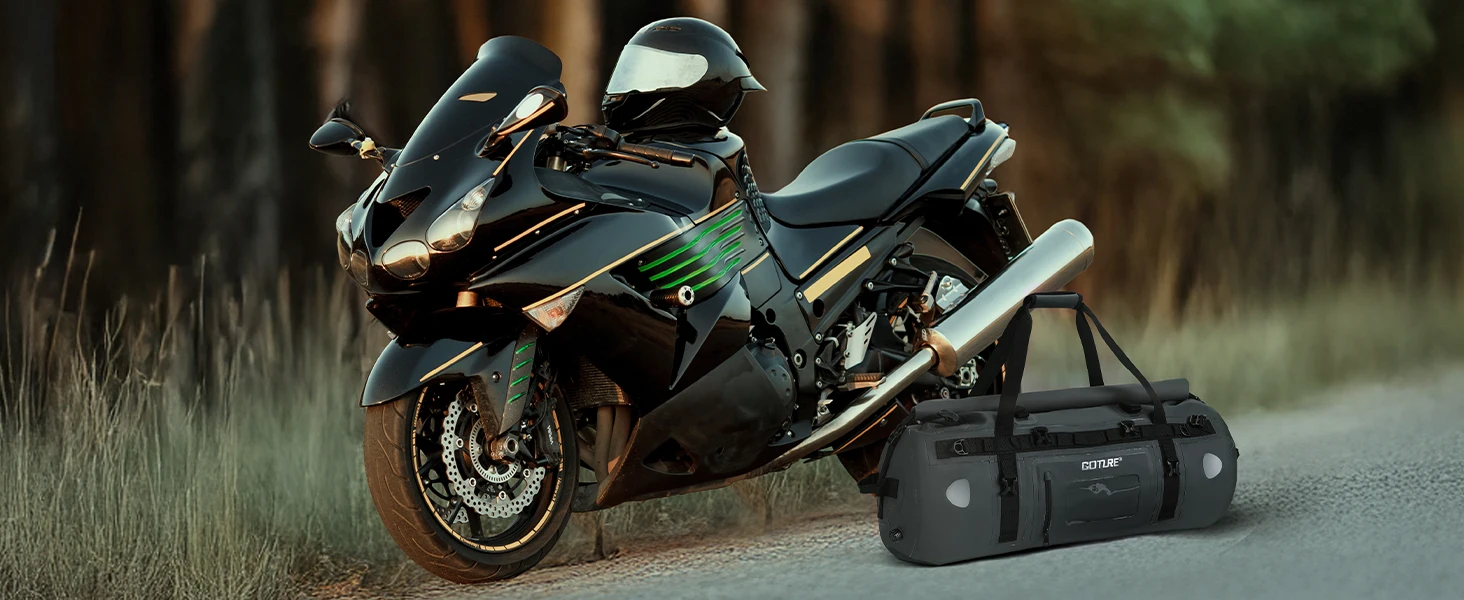 Bolsa de sillín impermeable en uso