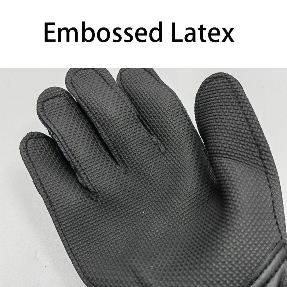 Guantes BLACKON en acción sobre el campo