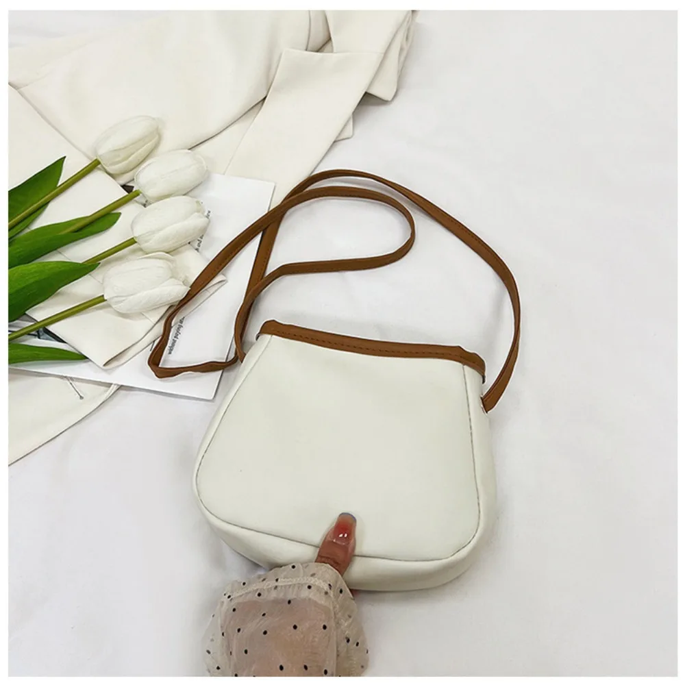 Bolso cruzado con estética casual