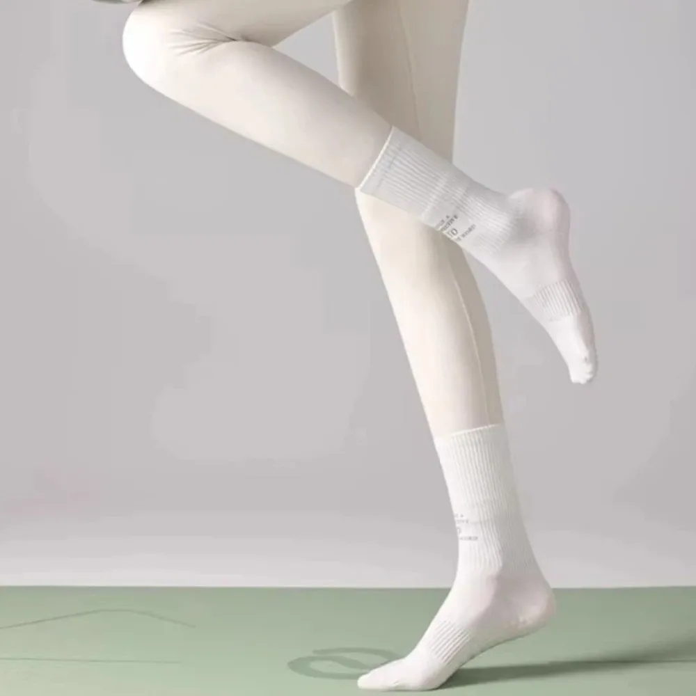 Calcetines antideslizantes de yoga suaves para mujer, tubo medio - imagen 2
