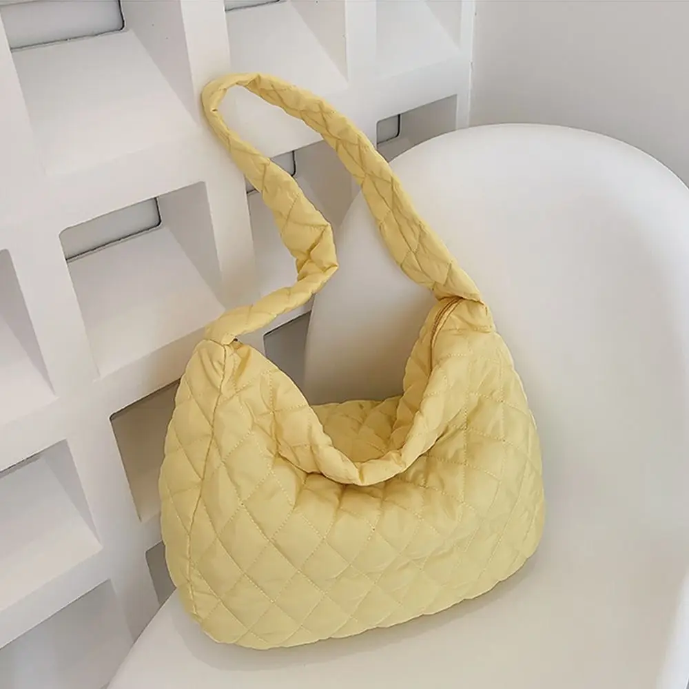 Bolso de mano y bandolera en un solo diseño