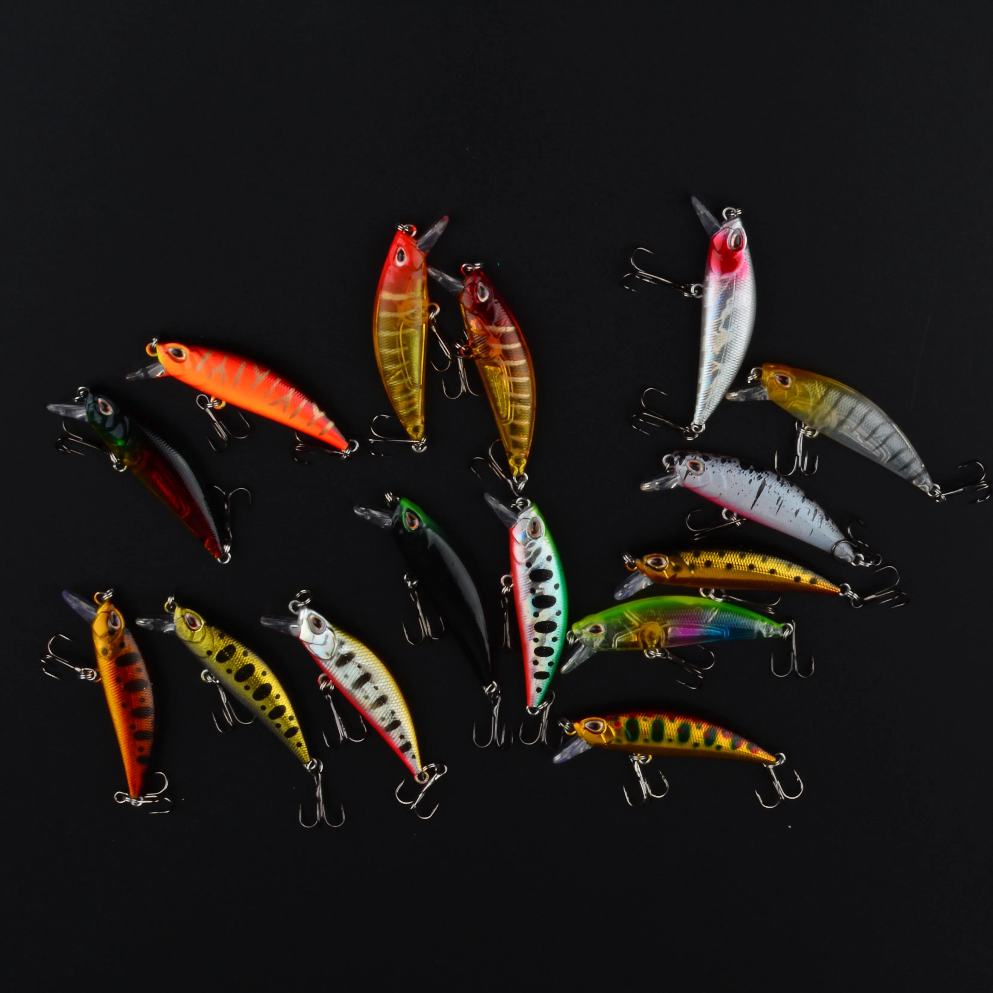 Pack de señuelos artificiales para pesca en el mar