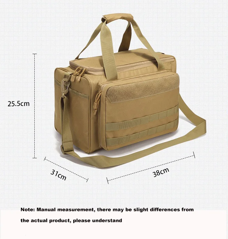 Vista frontal de la bolsa táctica con sistema MOLLE y asa de transporte