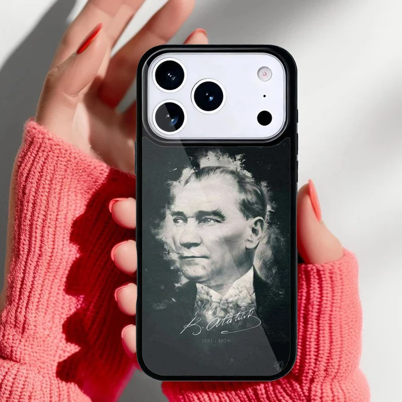 Funda mostrando la firma de Atatürk