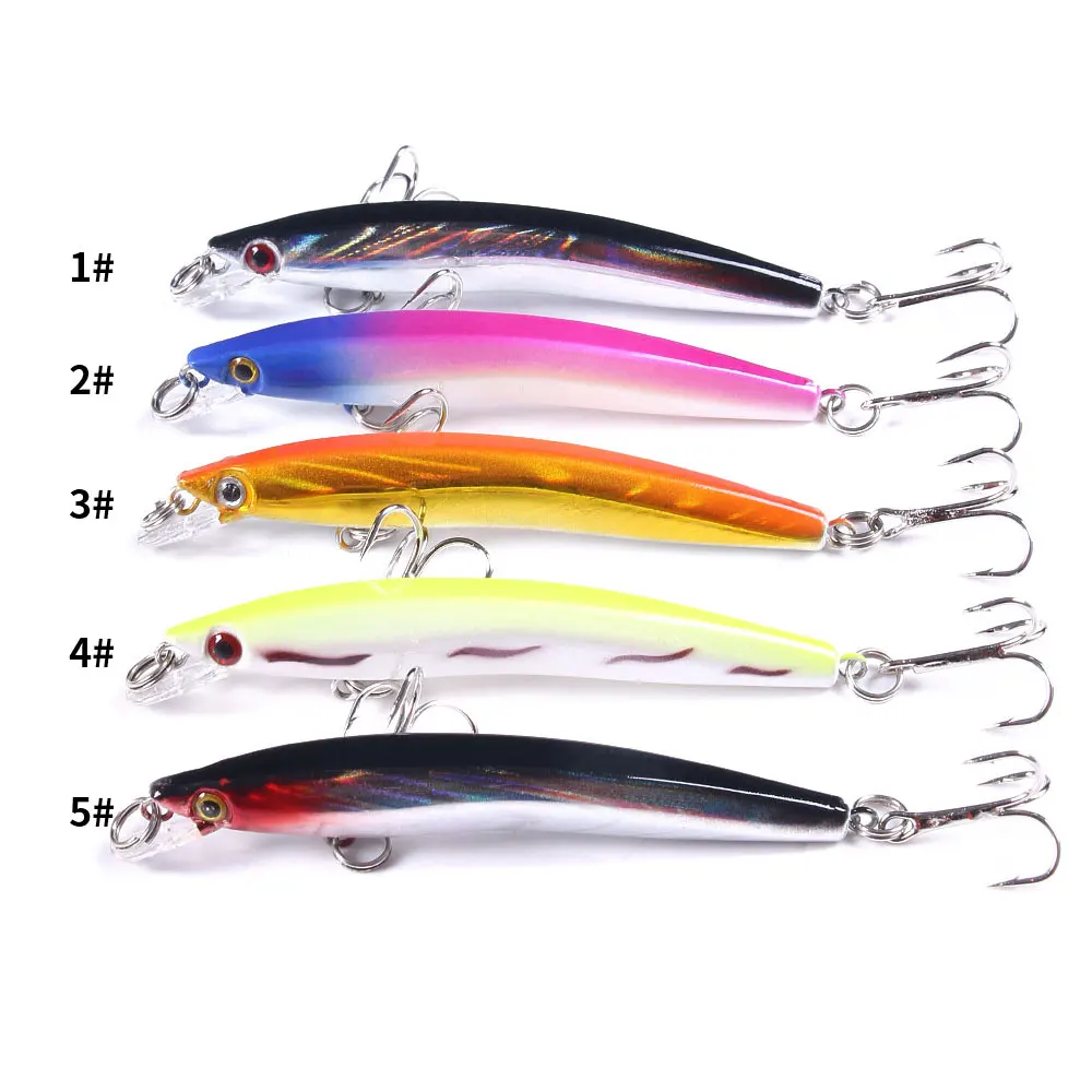 Señuelos minnow duros de 8cm dispuestos para pesca