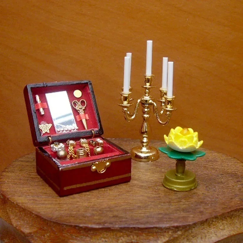 Casa de muñecas en miniatura 1:12 con joyero de madera y muebles - imagen 5