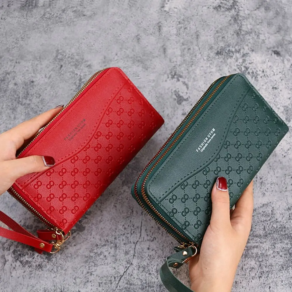 Cartera larga cerrada con cremallera