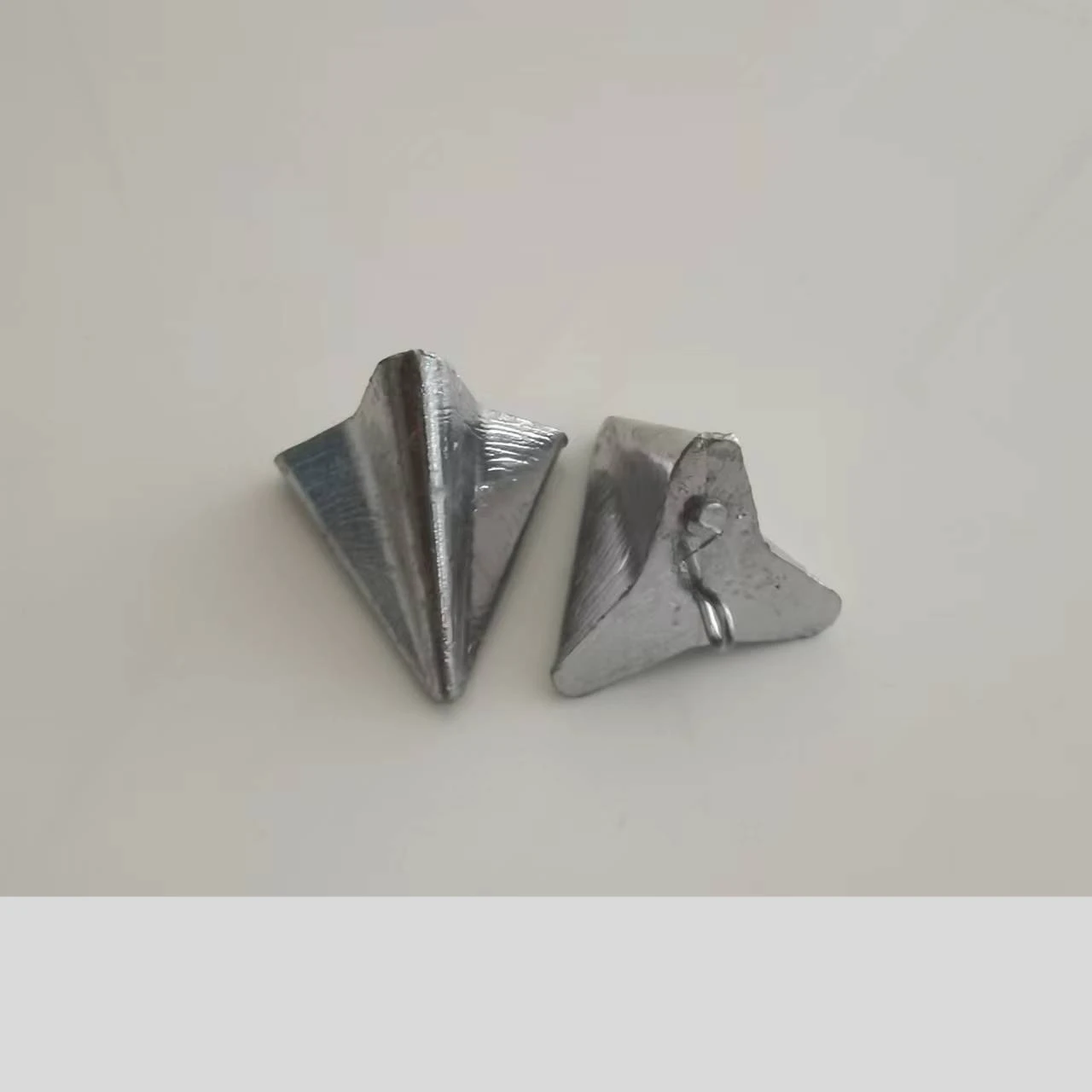 Colgante de plomo triangular gota agua para pesca en mar