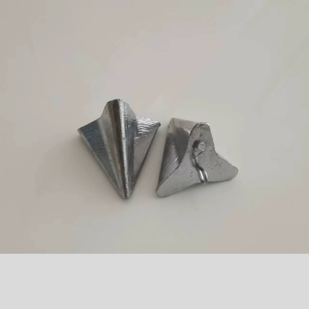 Colgante de plomo triangular gota agua para pesca en mar