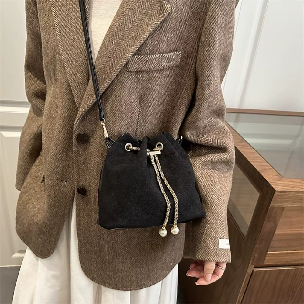 Bolsa bandolera tote con cordón antelina efecto y correa ajustable