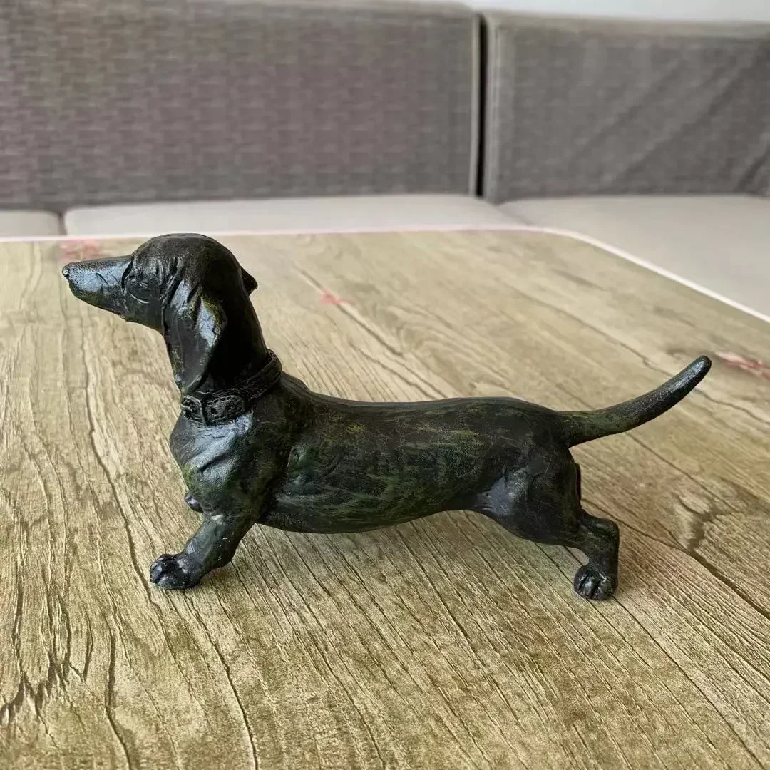 Figura de perro Dachshund de resina negra 2026