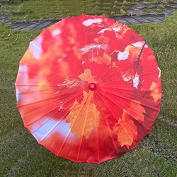 Sombrilla de papel encerado estilo antiguo con flor de jazmín