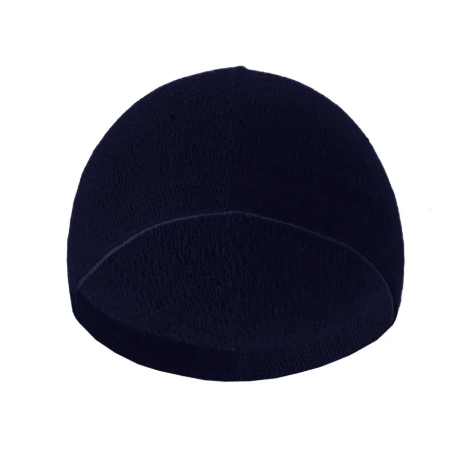 Vista final del gorro negro con acabado limpio y profesional