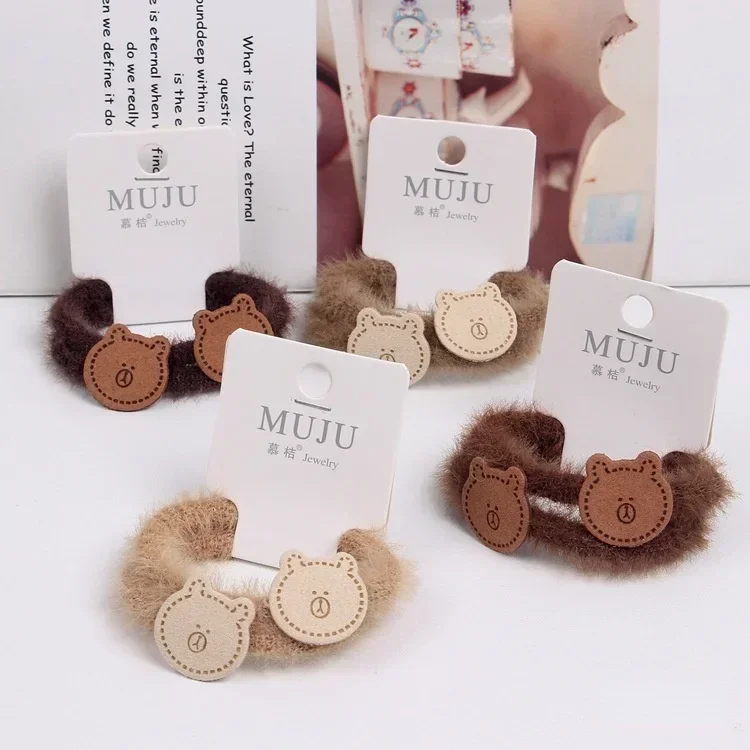 Coletero de peluche con cabeza de oso color té con leche