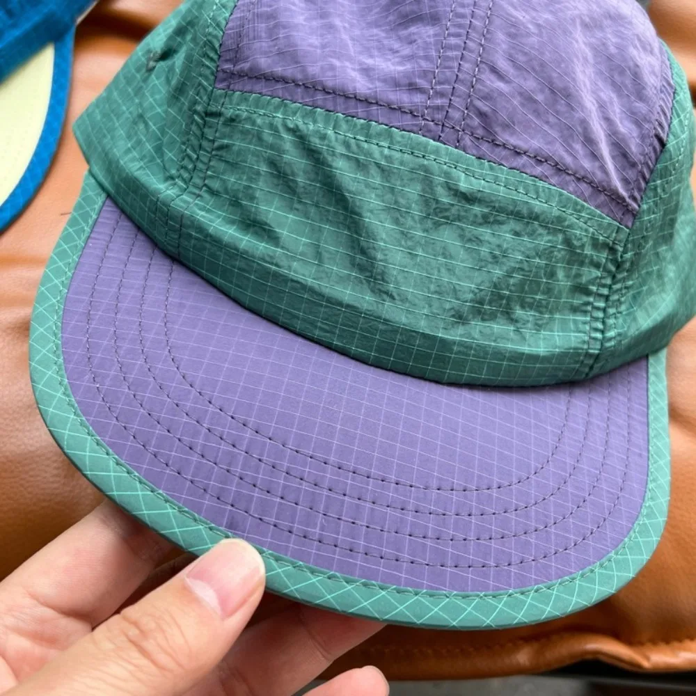 Visera para el sol y colores morado/beige/negro