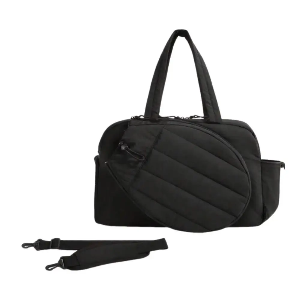 Bolsa de tenis en color y tamaño aproximado
