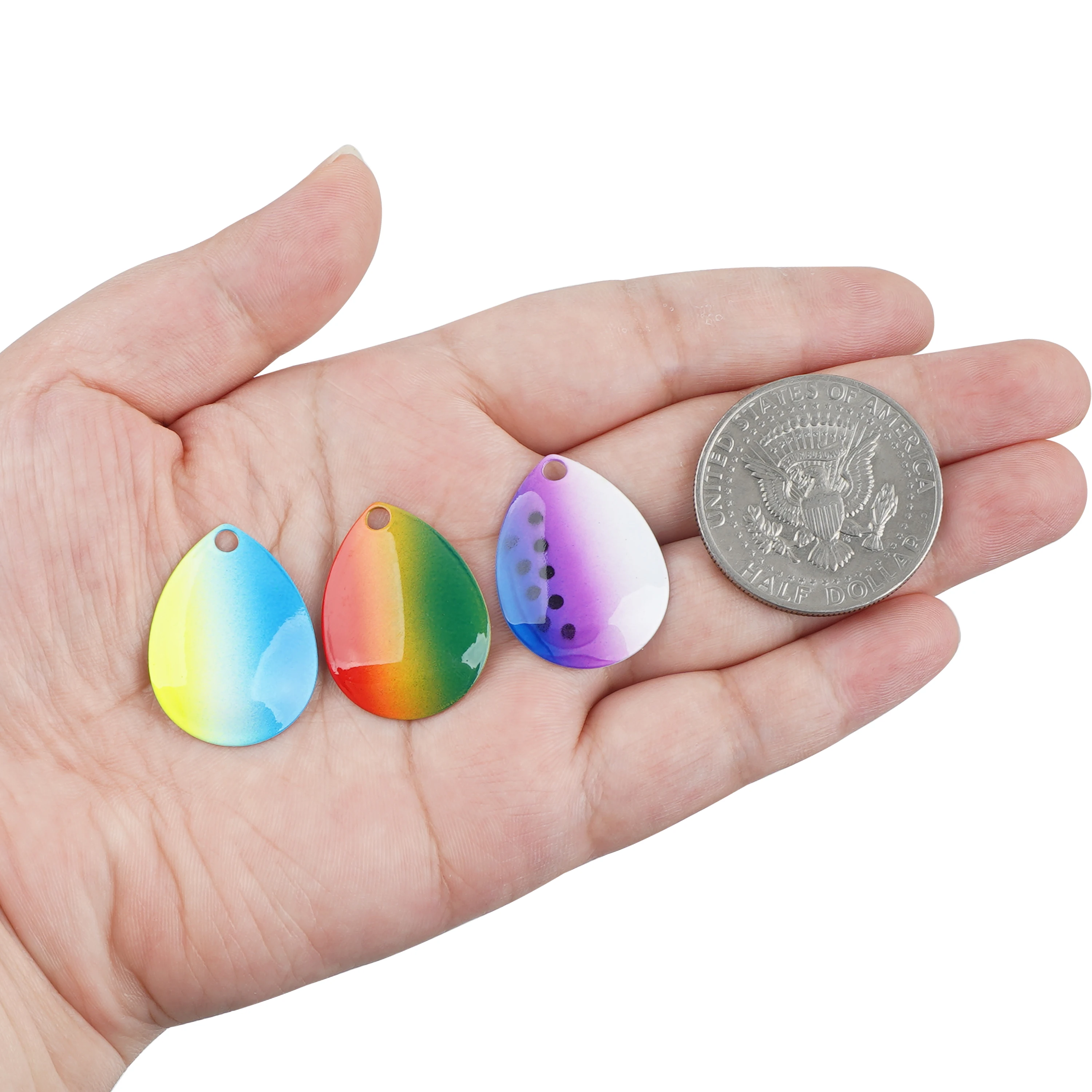 Variedad de plantillas de pesca metálicas brillantes