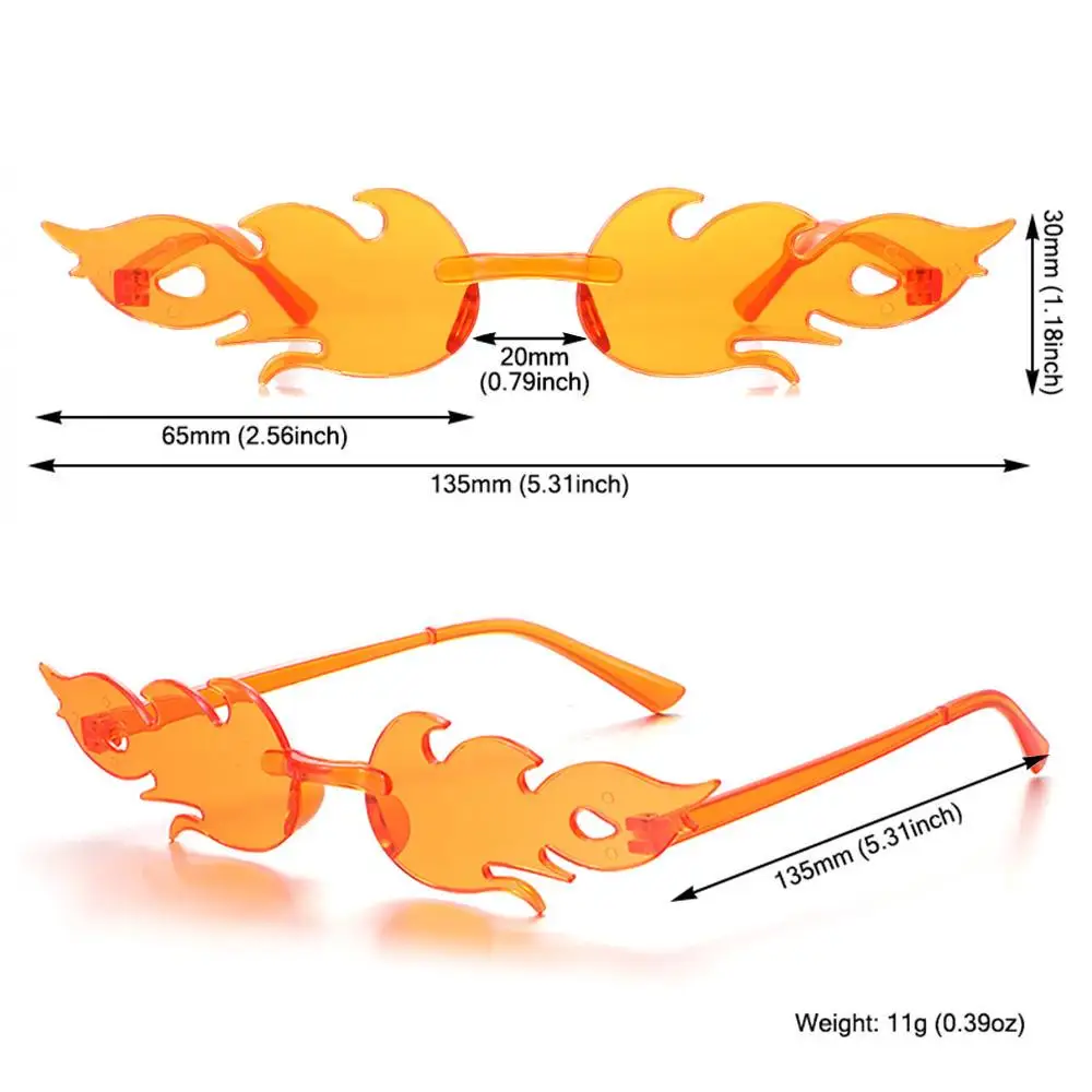 Gafas de sol llama puestas sobre una ciclista